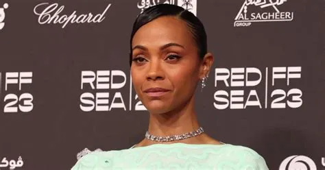 A Notável Presença de Zoe Saldana no Festival Internacional de Cinema de Guadalajara: Uma Erupção de Talento e Glamour!