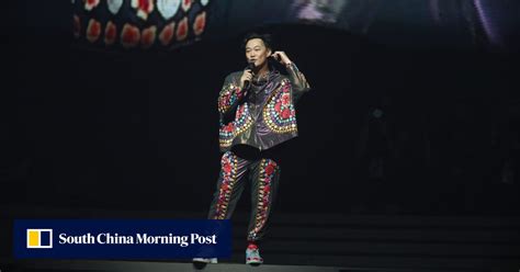 Eason Chan em Concerto Benéfico: Uma Sinfonia de Solidariedade e Alegria!