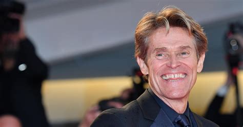 Willem Dafoe e o Gato Fantasma de Montmartre: Uma Noite de Mistérios Parisienses!